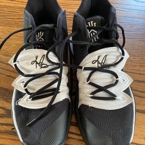 Nike Kyrie 5 Black and White Men 10.5
